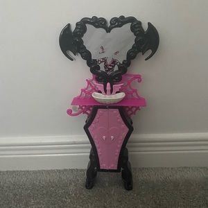 Monster high draculauras sink